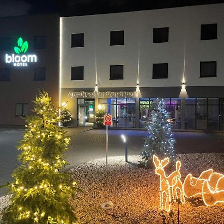 Bloom Hotel Airport Okecie Raszyn Exteriör bild