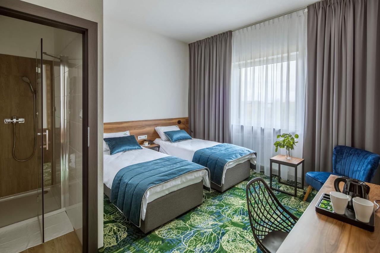 Bloom Hotel Airport Okecie Raszyn Exteriör bild