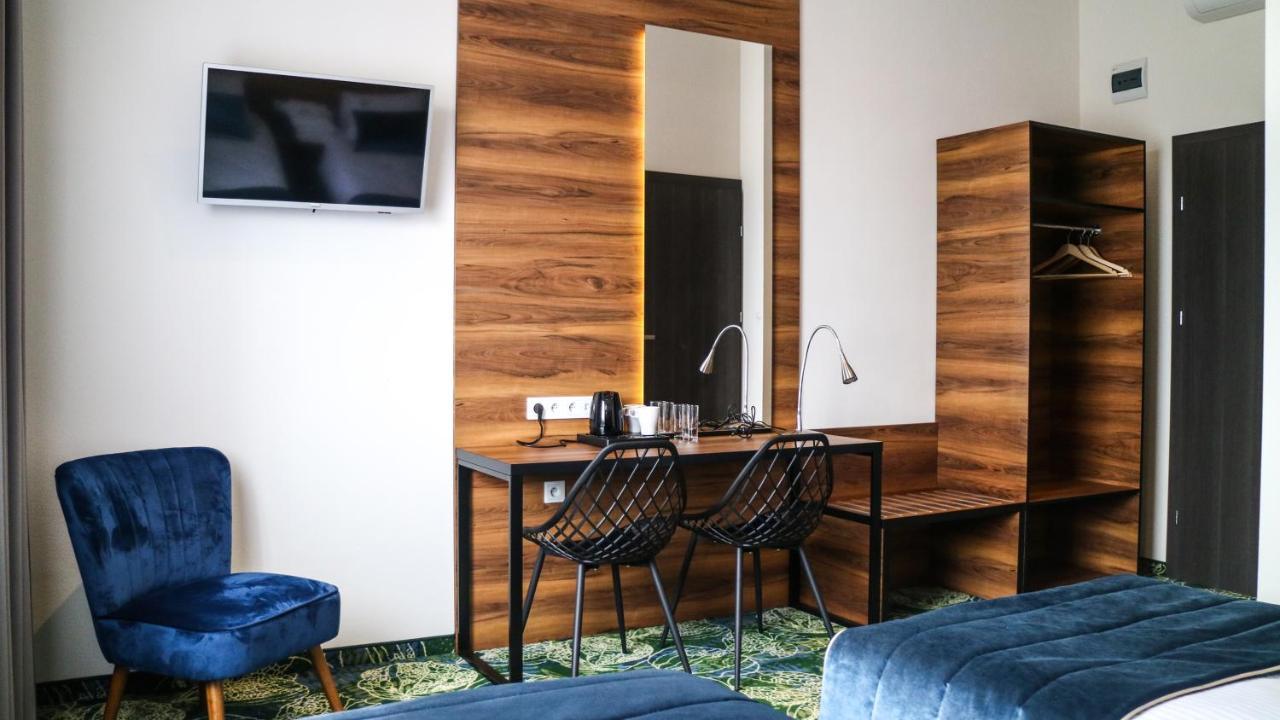 Bloom Hotel Airport Okecie Raszyn Exteriör bild