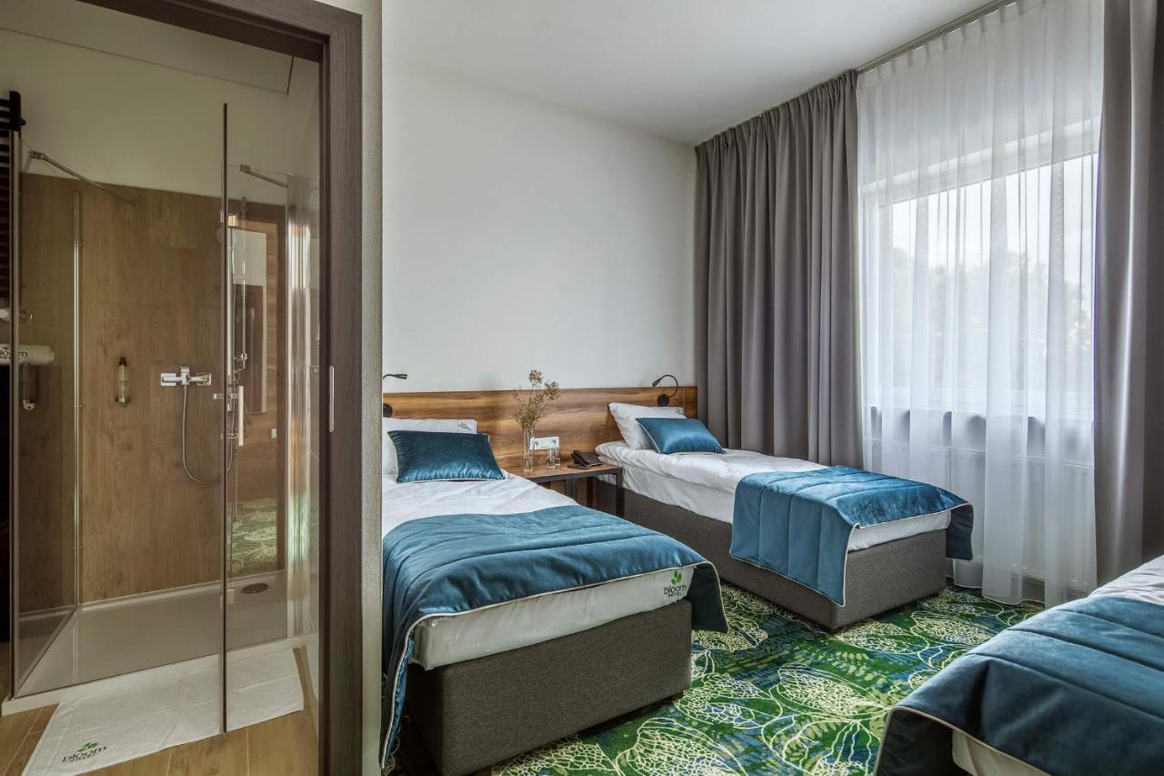 Bloom Hotel Airport Okecie Raszyn Exteriör bild