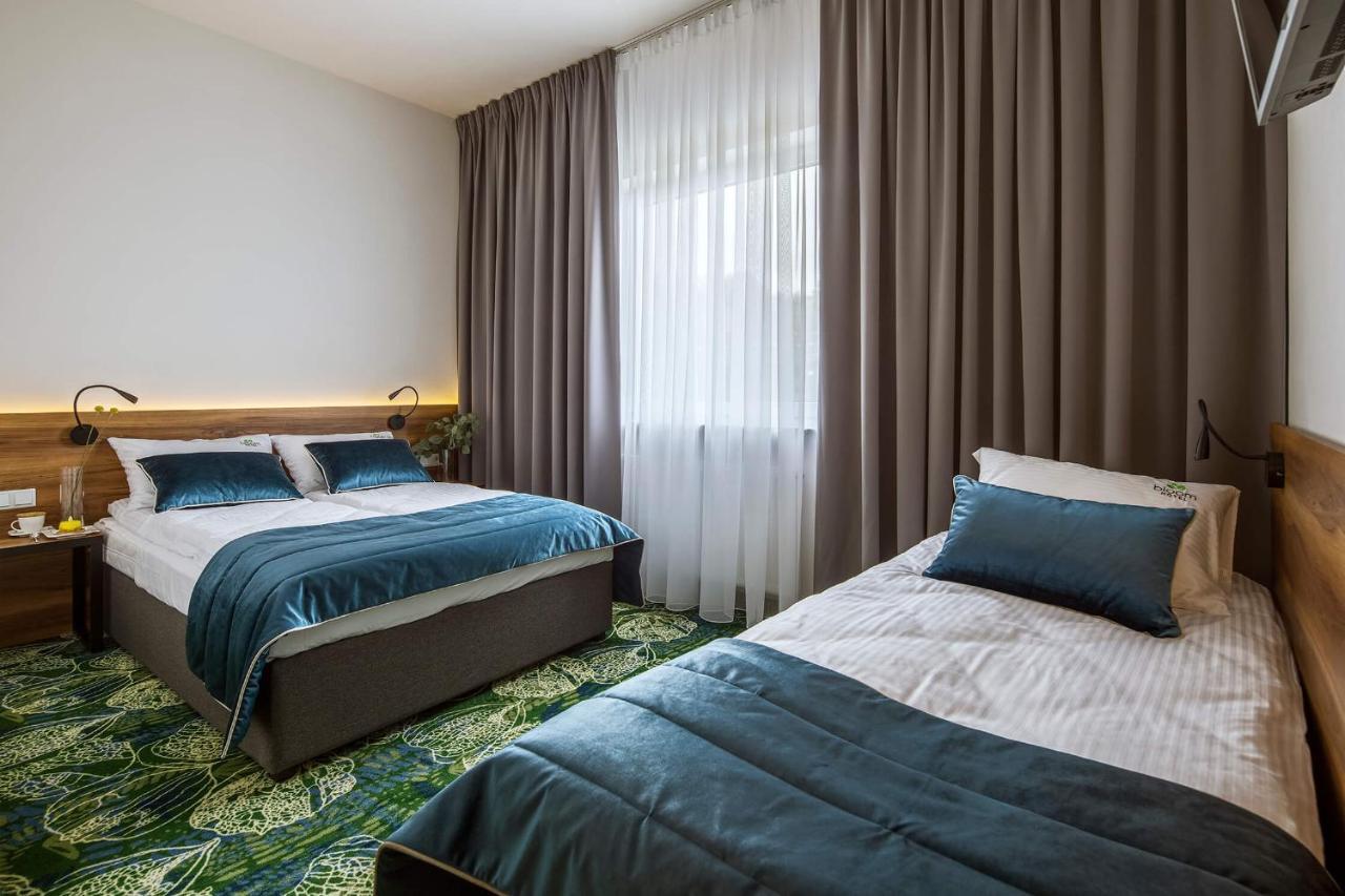 Bloom Hotel Airport Okecie Raszyn Exteriör bild