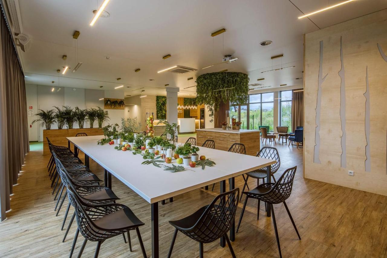 Bloom Hotel Airport Okecie Raszyn Exteriör bild