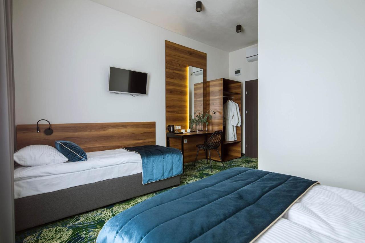 Bloom Hotel Airport Okecie Raszyn Exteriör bild