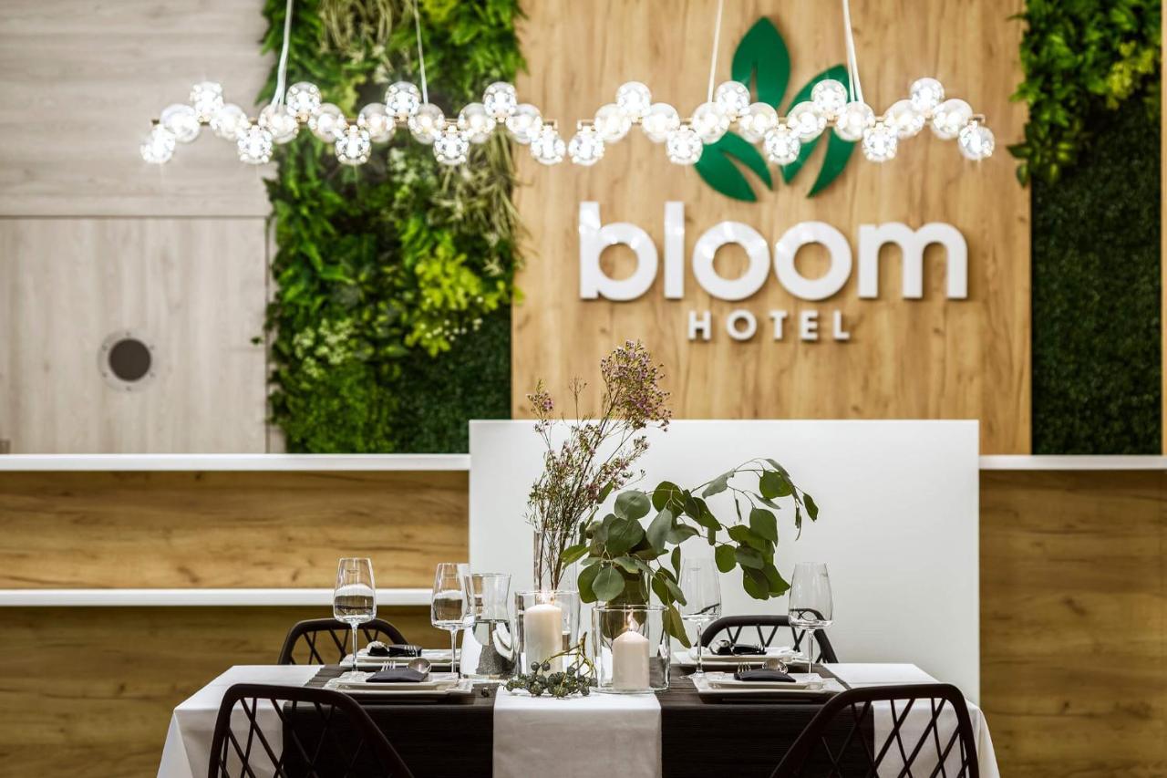 Bloom Hotel Airport Okecie Raszyn Exteriör bild
