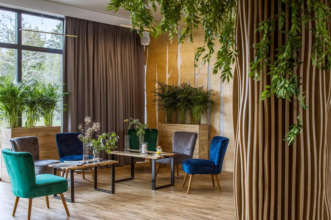 Bloom Hotel Airport Okecie Raszyn Exteriör bild