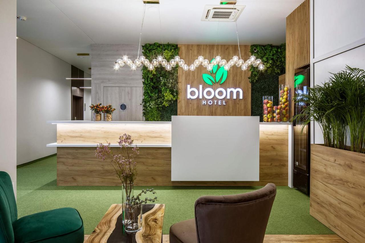 Bloom Hotel Airport Okecie Raszyn Exteriör bild