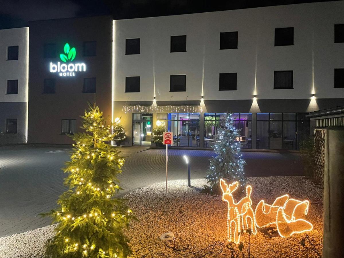 Bloom Hotel Airport Okecie Raszyn Exteriör bild